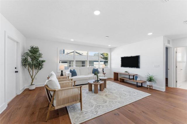 3015 W NORTH B STREET, Tampa, FL 33609