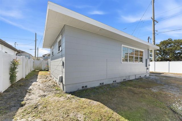 3015 W NORTH B STREET, Tampa, FL 33609