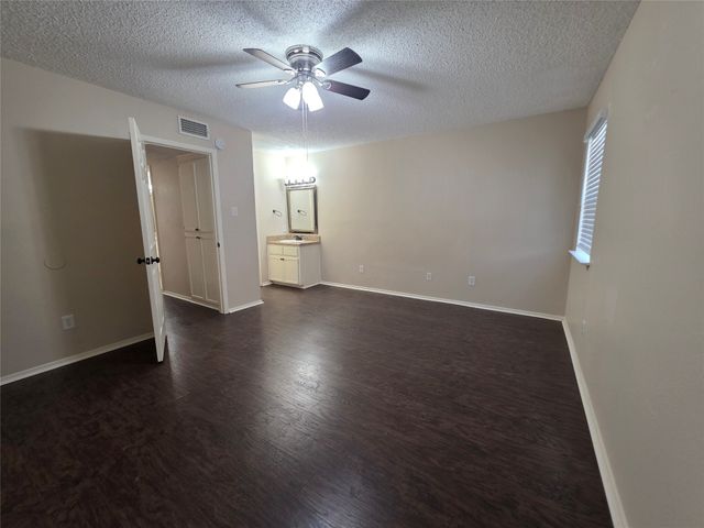 620 Race Street D, Crowley, TX 76036