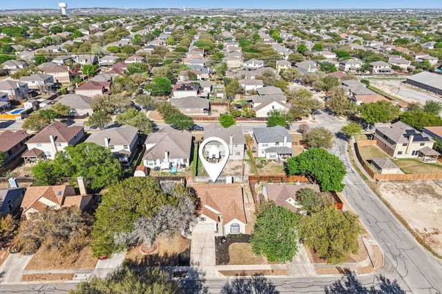 305 Hornbean LN, Cibolo, TX 78108