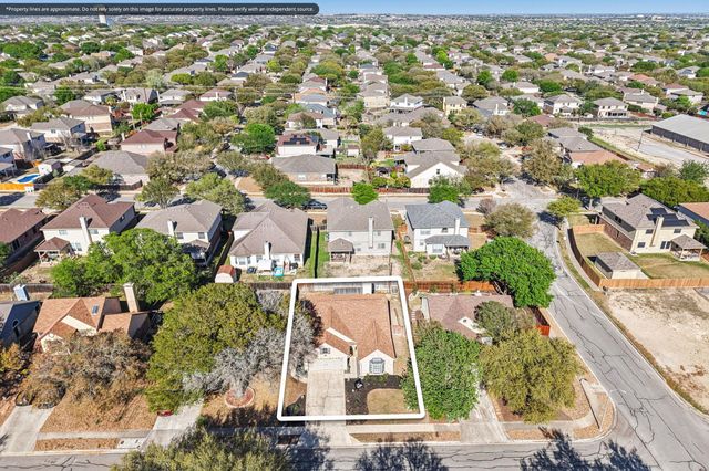 305 Hornbean LN, Cibolo, TX 78108