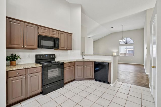 305 Hornbean LN, Cibolo, TX 78108