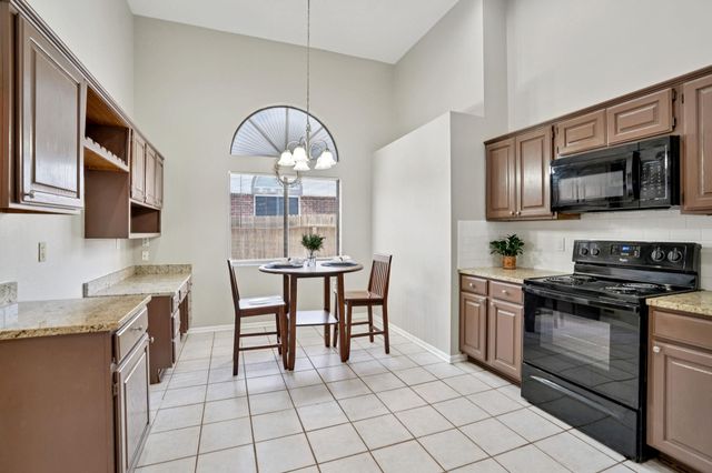 305 Hornbean LN, Cibolo, TX 78108