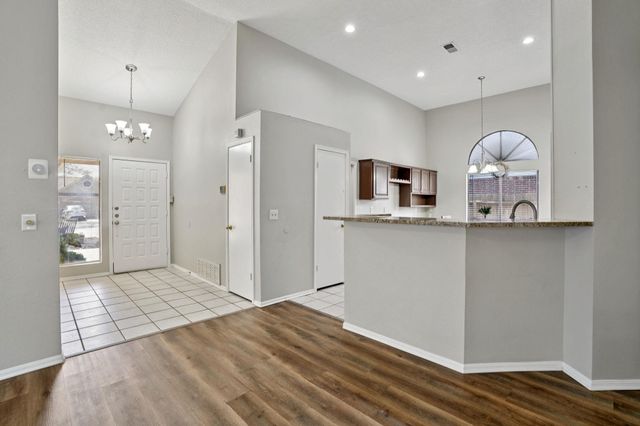 305 Hornbean LN, Cibolo, TX 78108