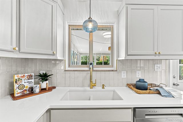 4099 E Atherton Road, Burton, MI 48519