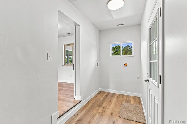 4099 E Atherton Road, Burton, MI 48519