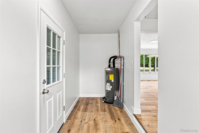 4099 E Atherton Road, Burton, MI 48519