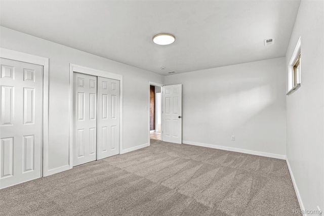 4099 E Atherton Road, Burton, MI 48519