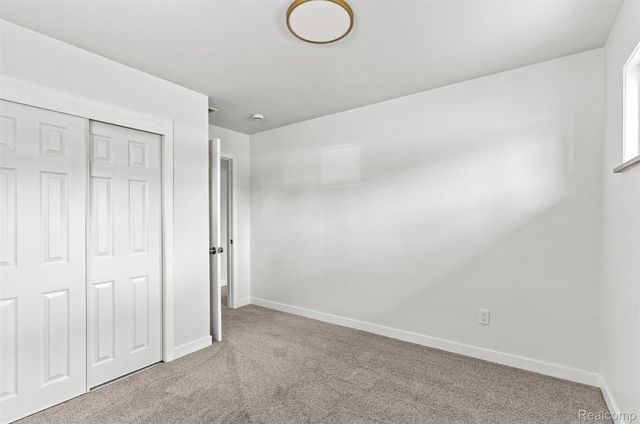 4099 E Atherton Road, Burton, MI 48519