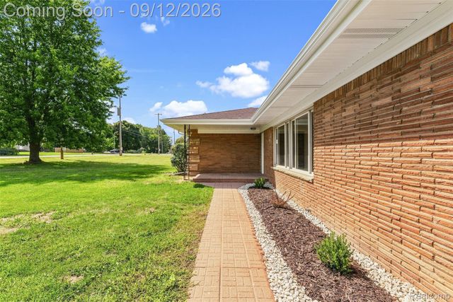 4099 E Atherton Road, Burton, MI 48519