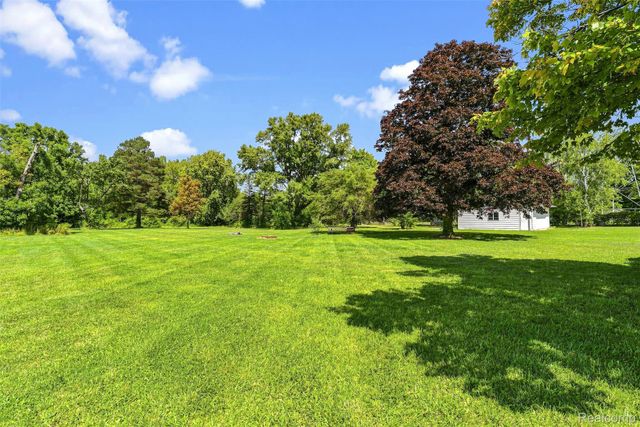 4099 E Atherton Road, Burton, MI 48519