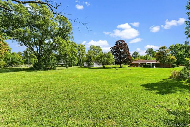 4099 E Atherton Road, Burton, MI 48519