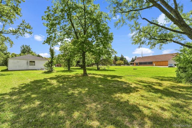 4099 E Atherton Road, Burton, MI 48519