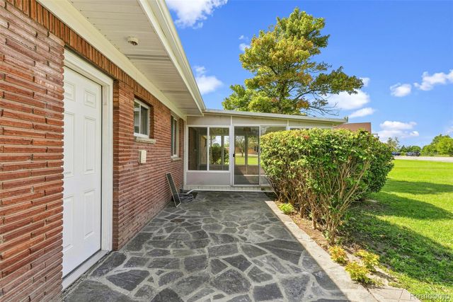 4099 E Atherton Road, Burton, MI 48519