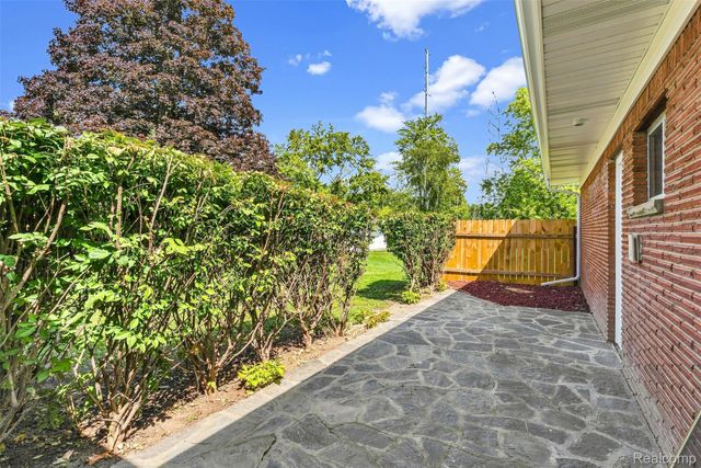 4099 E Atherton Road, Burton, MI 48519