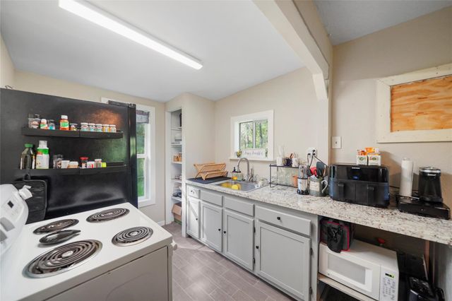 7477 Hidden Acres Drive, Cleveland, TX 77328