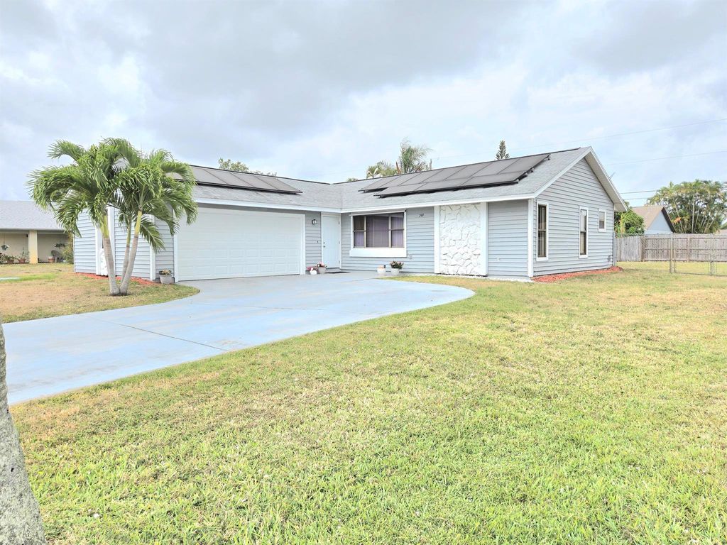 749 SE Atlantus Avenue, Port St Lucie, FL 34983