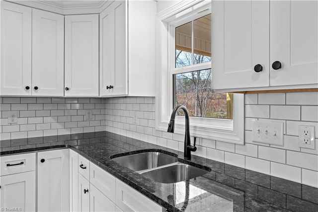 285 Stonybrook Drive, Lexington, NC 27295