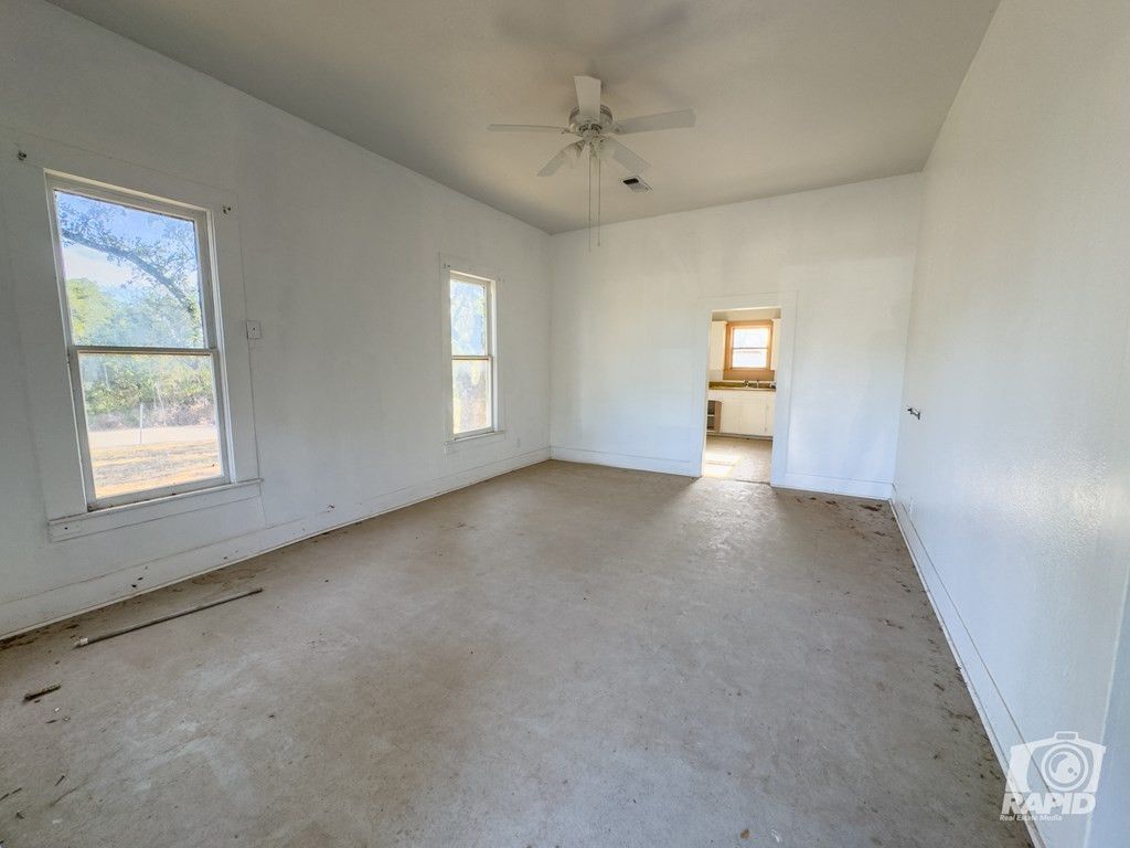Image 12 of property listing at 901 S Walnut Street, Brady, TX 76825