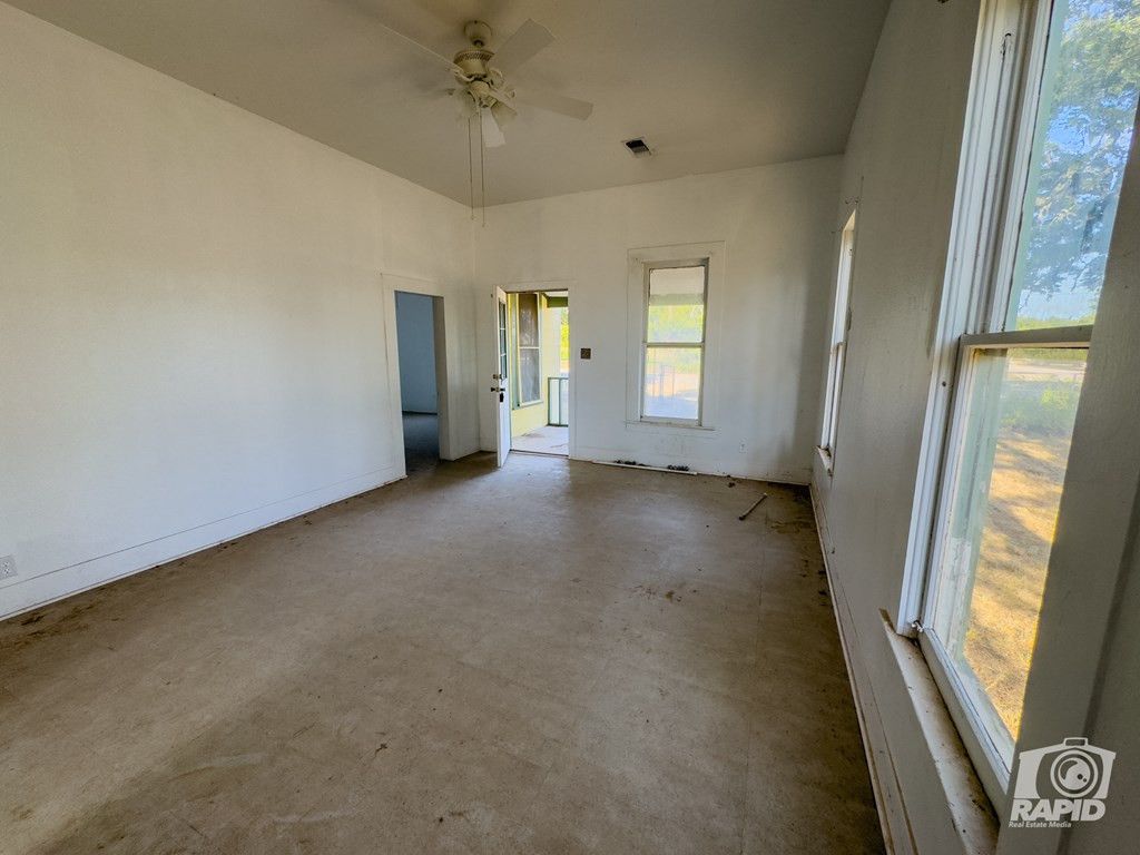 Image 13 of property listing at 901 S Walnut Street, Brady, TX 76825