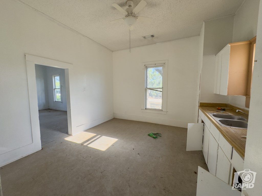 Image 15 of property listing at 901 S Walnut Street, Brady, TX 76825