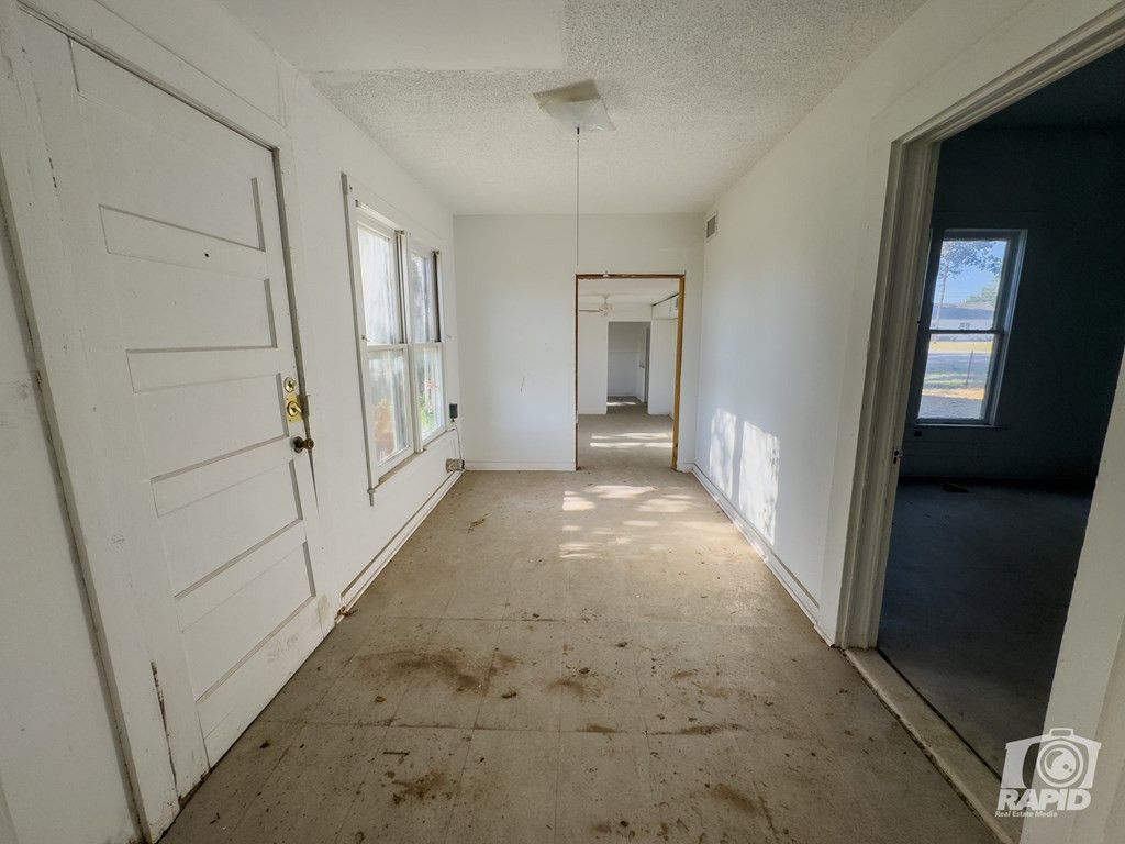 Image 16 of property listing at 901 S Walnut Street, Brady, TX 76825