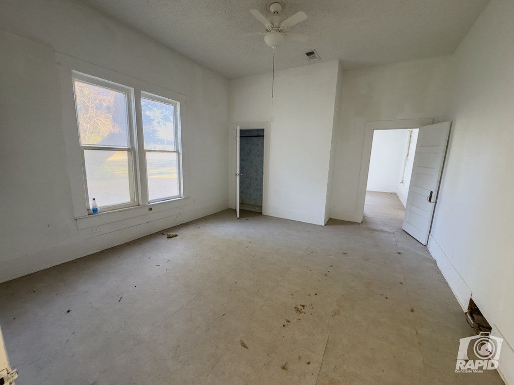 Image 17 of property listing at 901 S Walnut Street, Brady, TX 76825