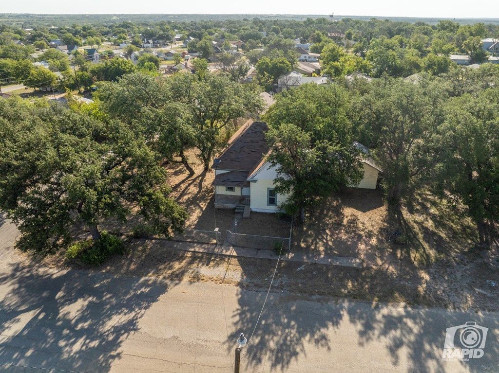 Image 27 of property listing at 901 S Walnut Street, Brady, TX 76825