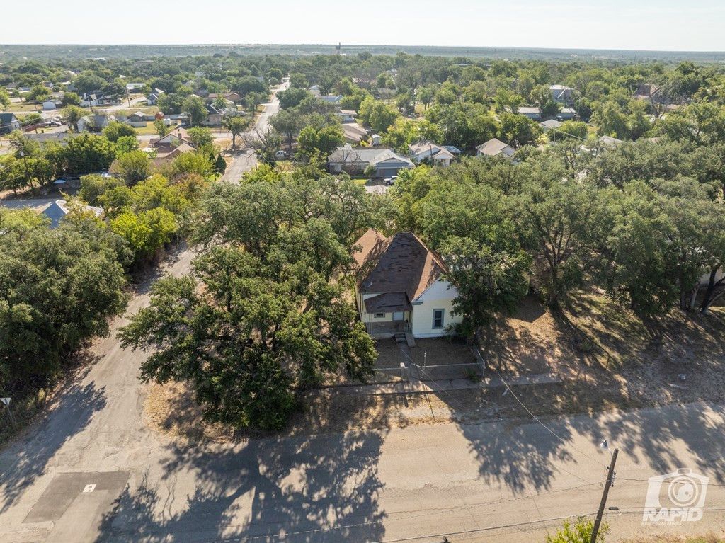 Image 28 of property listing at 901 S Walnut Street, Brady, TX 76825