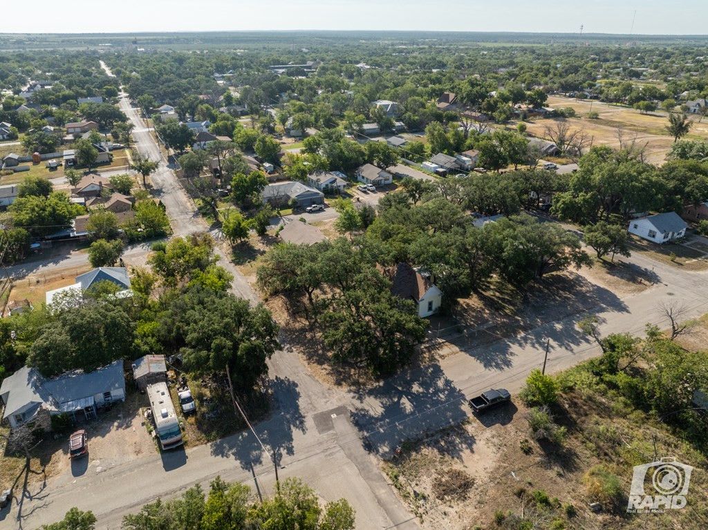 Image 31 of property listing at 901 S Walnut Street, Brady, TX 76825