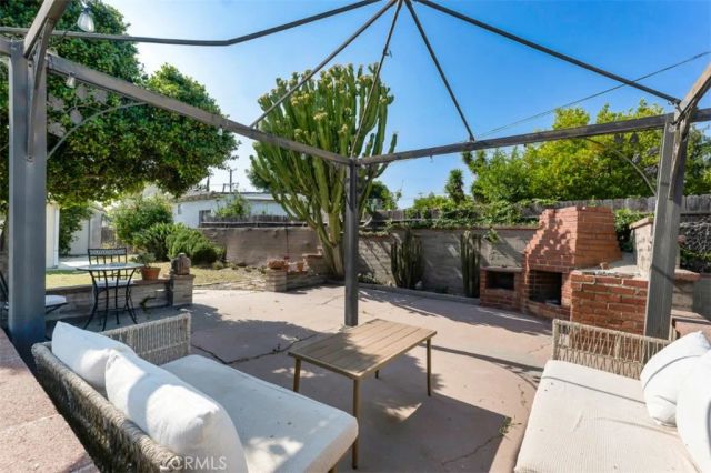 6444 Satsuma Avenue, North Hollywood, CA 91606
