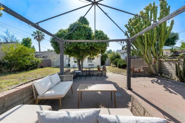6444 Satsuma Avenue, North Hollywood, CA 91606