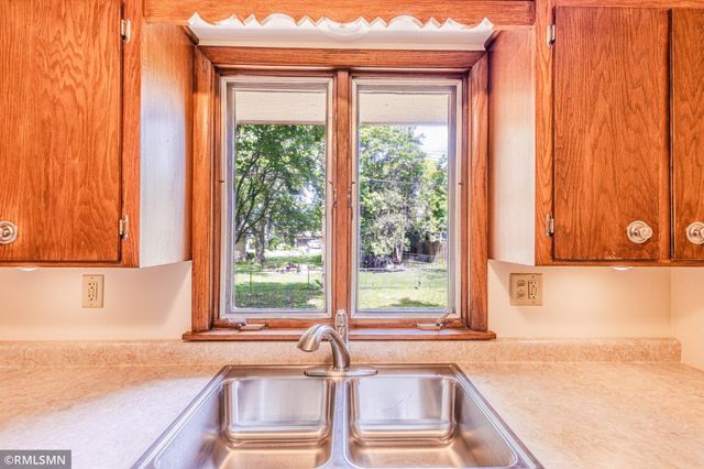 8324 62nd Avenue N, Brooklyn Park, MN 55428