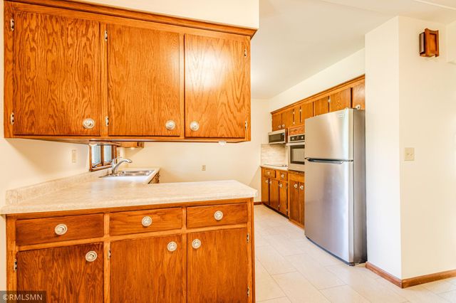 8324 62nd Avenue N, Brooklyn Park, MN 55428