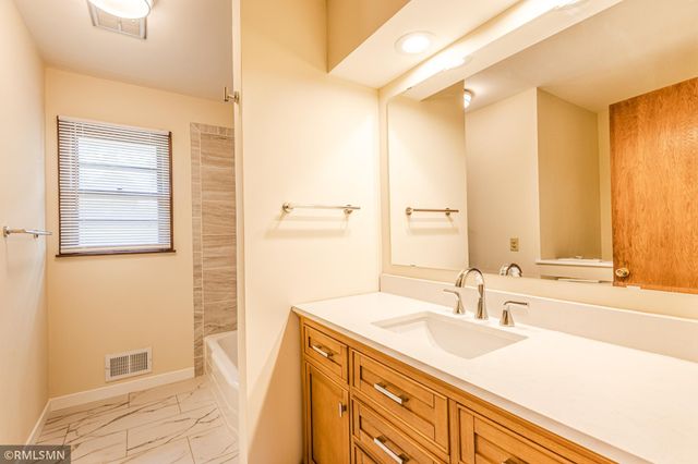 8324 62nd Avenue N, Brooklyn Park, MN 55428