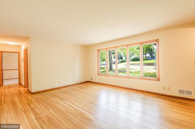 8324 62nd Avenue N, Brooklyn Park, MN 55428