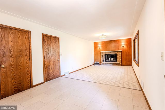 8324 62nd Avenue N, Brooklyn Park, MN 55428