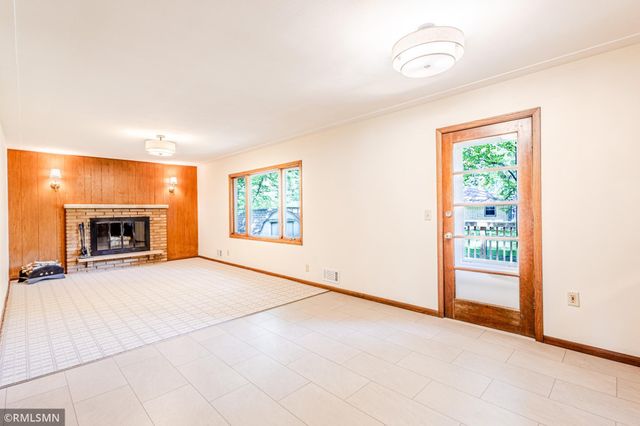 8324 62nd Avenue N, Brooklyn Park, MN 55428