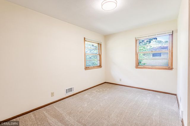 8324 62nd Avenue N, Brooklyn Park, MN 55428