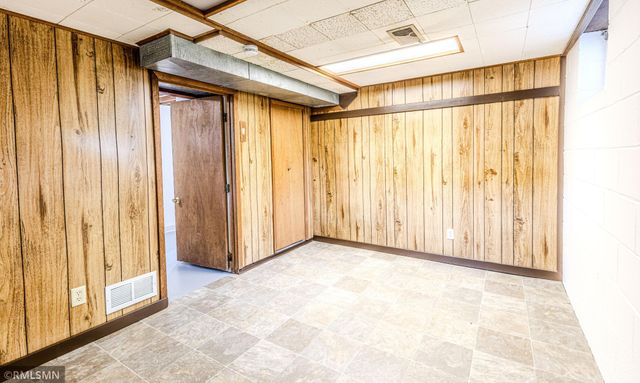 8324 62nd Avenue N, Brooklyn Park, MN 55428