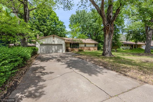 8324 62nd Avenue N, Brooklyn Park, MN 55428