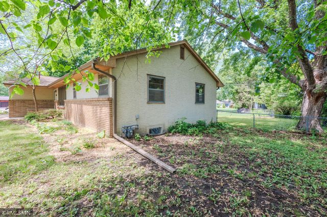 8324 62nd Avenue N, Brooklyn Park, MN 55428