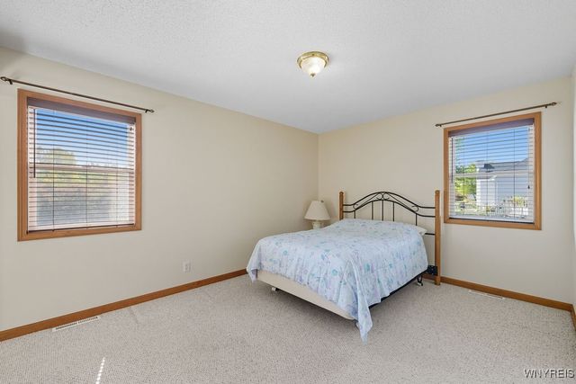 7517 Congressional Drive, Lockport Town, NY 14094