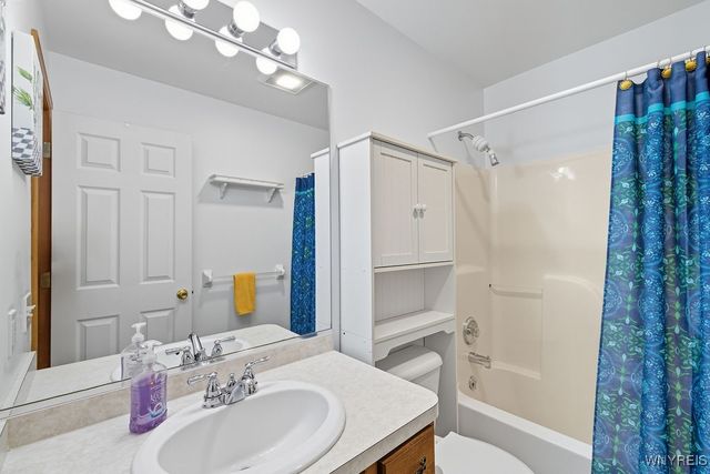 7517 Congressional Drive, Lockport Town, NY 14094