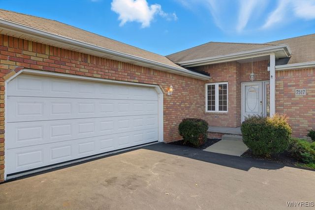 7517 Congressional Drive, Lockport Town, NY 14094