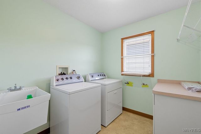 7517 Congressional Drive, Lockport Town, NY 14094