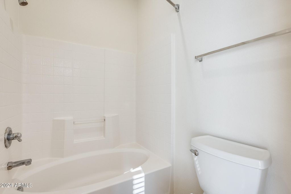 Image 31 of property listing at 2150 W ALAMEDA Road 1429, Phoenix, AZ 85085