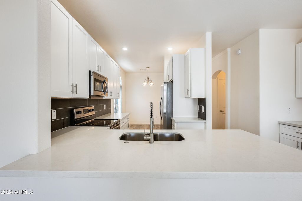 Image 8 of property listing at 2150 W ALAMEDA Road 1429, Phoenix, AZ 85085