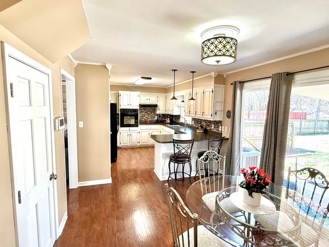 2713 Cayce Meade Dr, Hopkinsville, KY 42240