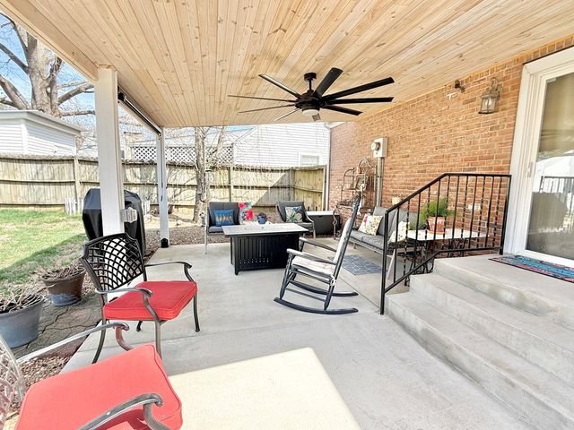 2713 Cayce Meade Dr, Hopkinsville, KY 42240